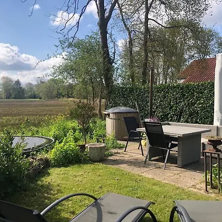 Woudlodge Met Serre En Evt Prive Hottub ベルゲン