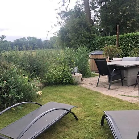 Woudlodge Met Serre En Evt Prive Hottub Chalet Bergen